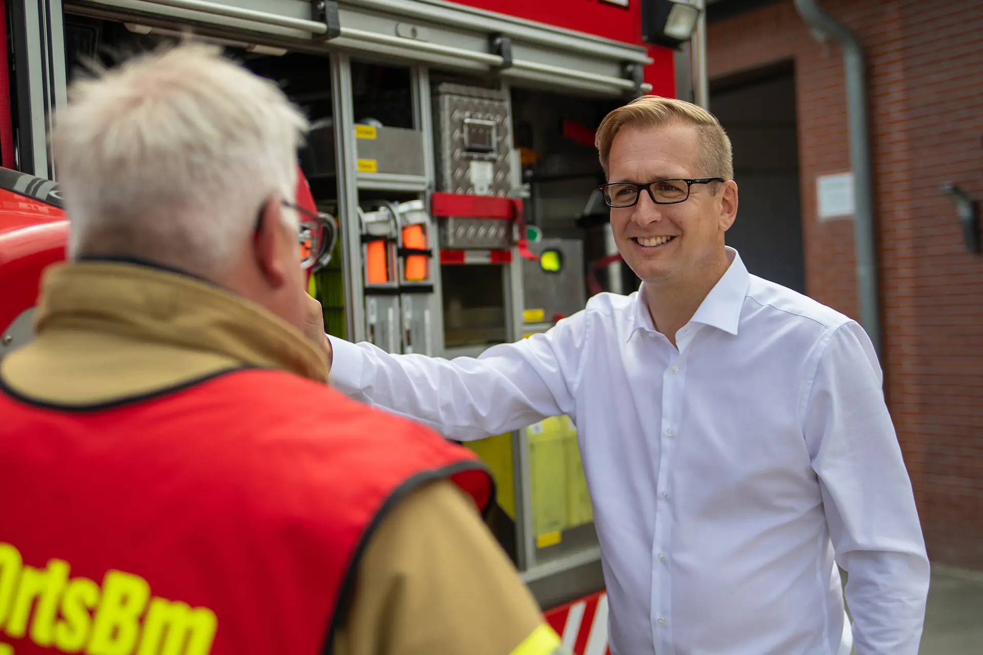 Stephan Siefken im Gespräch vor Ort in der Wesermarsch