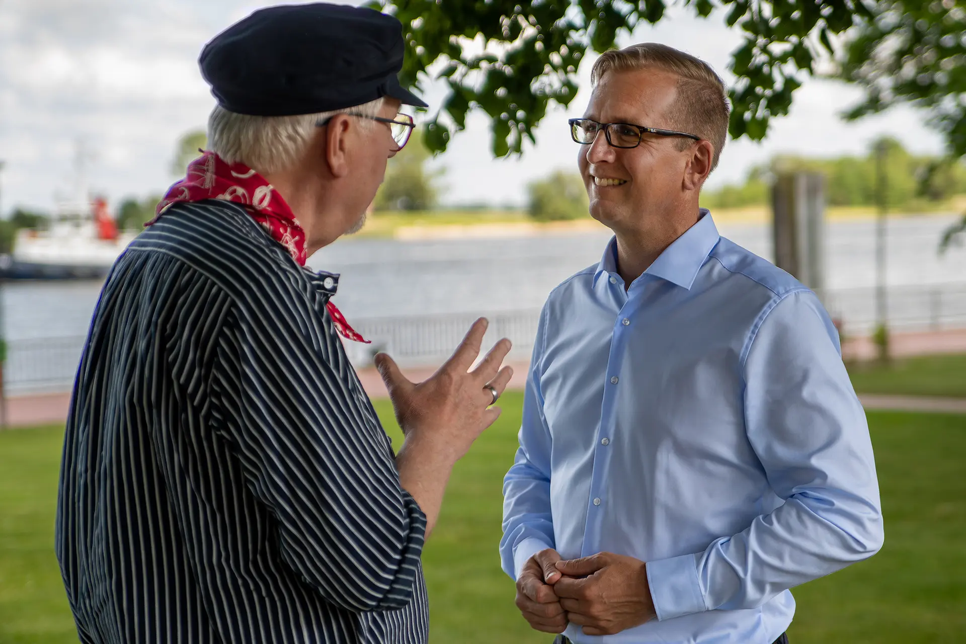 Stephan Siefken im Gespräch vor Ort in der Wesermarsch